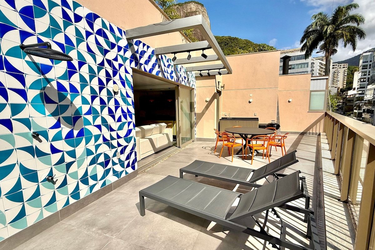 Modern penthouse with terrace in Leblon gallery image 3