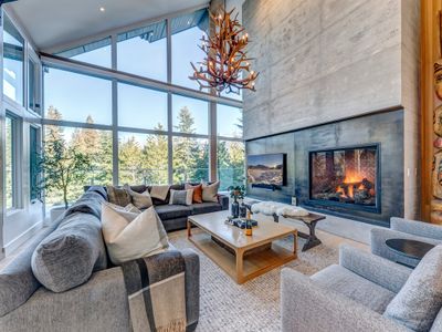 Nighthawk 3343 – Stunning Views, Private Hot Tub