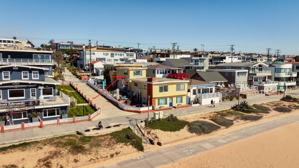 Oceanfront Gem | Steps to Sand + Parking gallery image 5