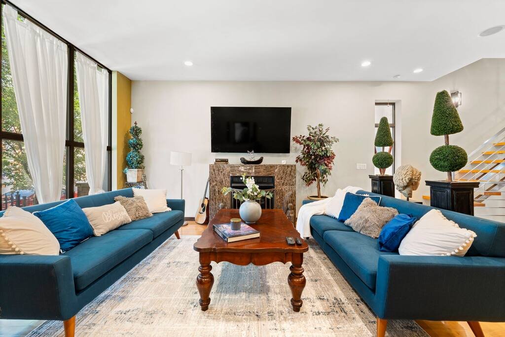 Zen Oasis of Elegance: Expansive Executive Home