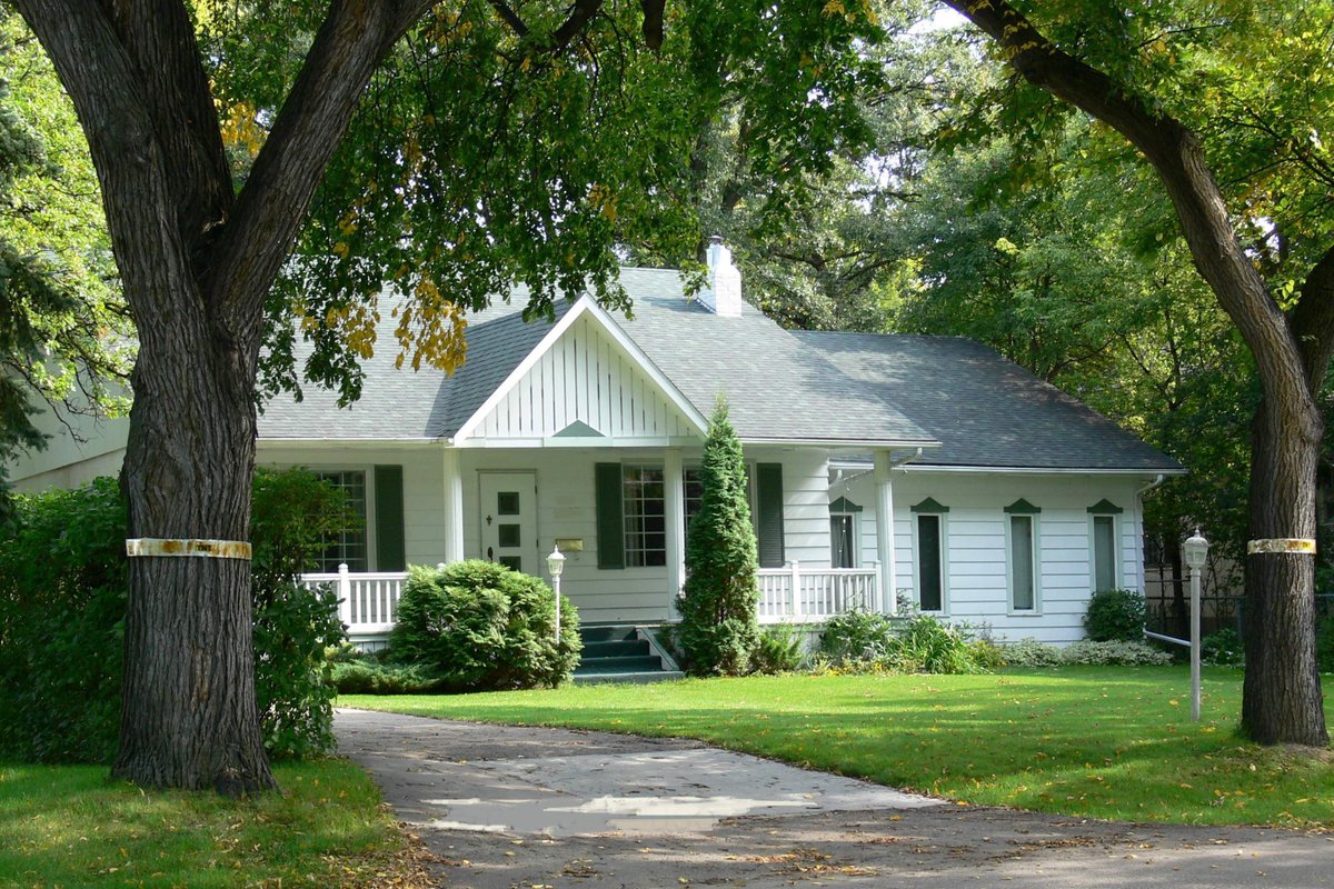 Beautiful 4 Bedroom River Heights Character Home