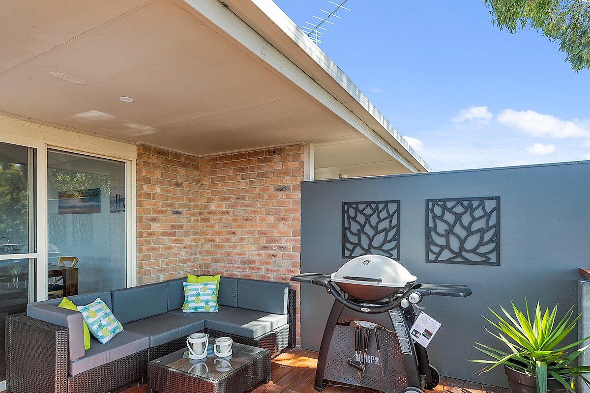 Deck 2 Sea – Amazing views, close to main street gallery image 4