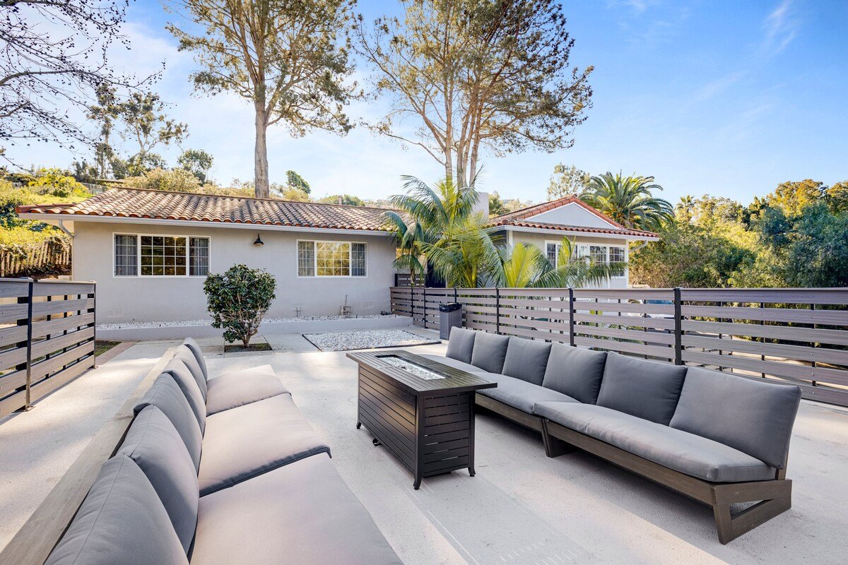 15 Min Walk Beach & Kayaking Hot Tub, Big Yard gallery image 4