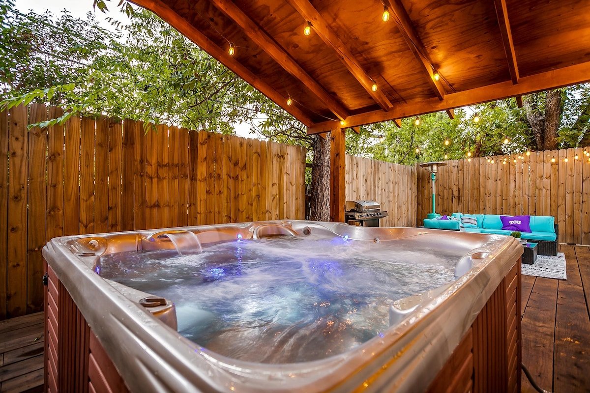 The TCU Game Day House w/Game Room/Hot Tub gallery image 5