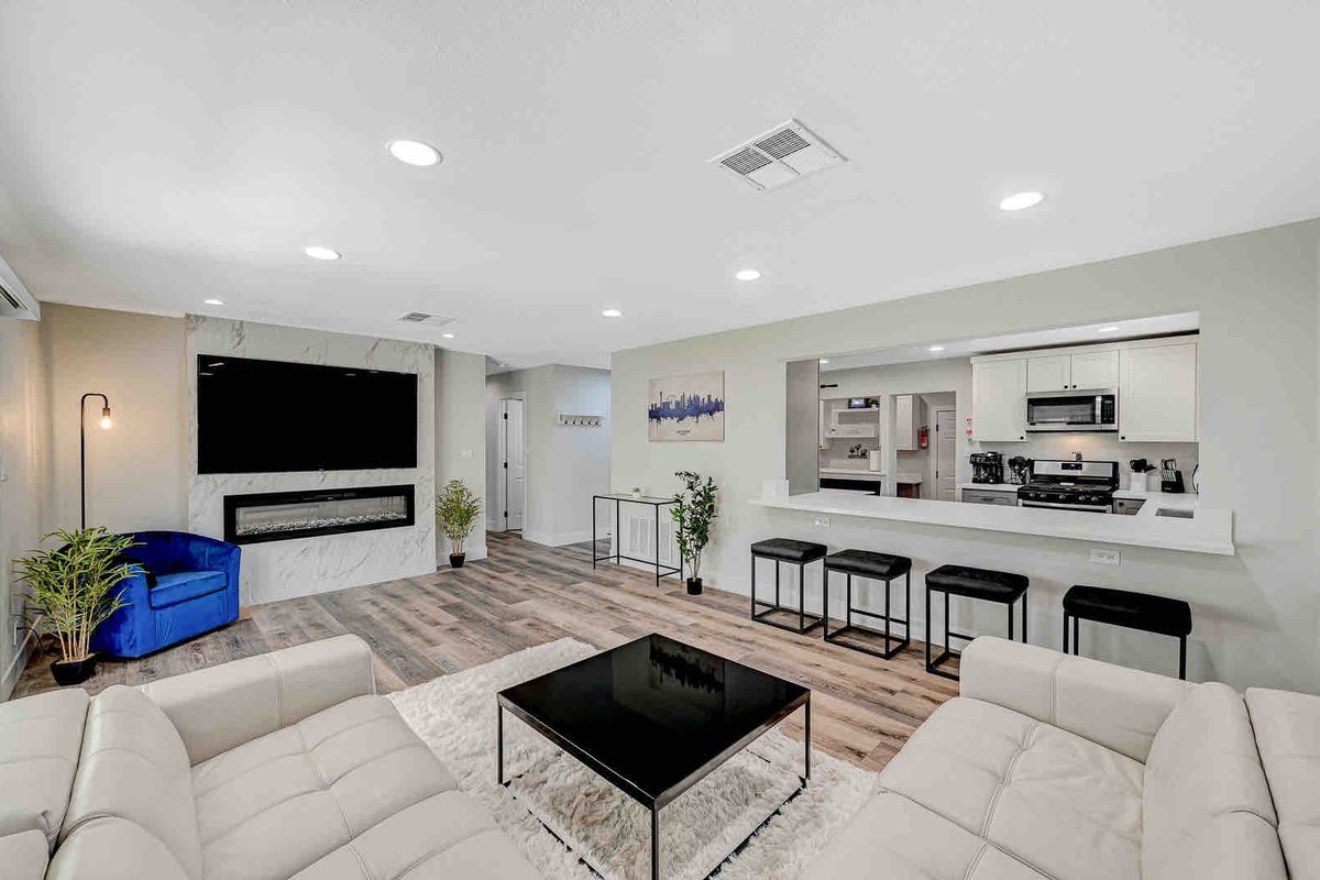 Vegas Baby-5 minutes to strip!