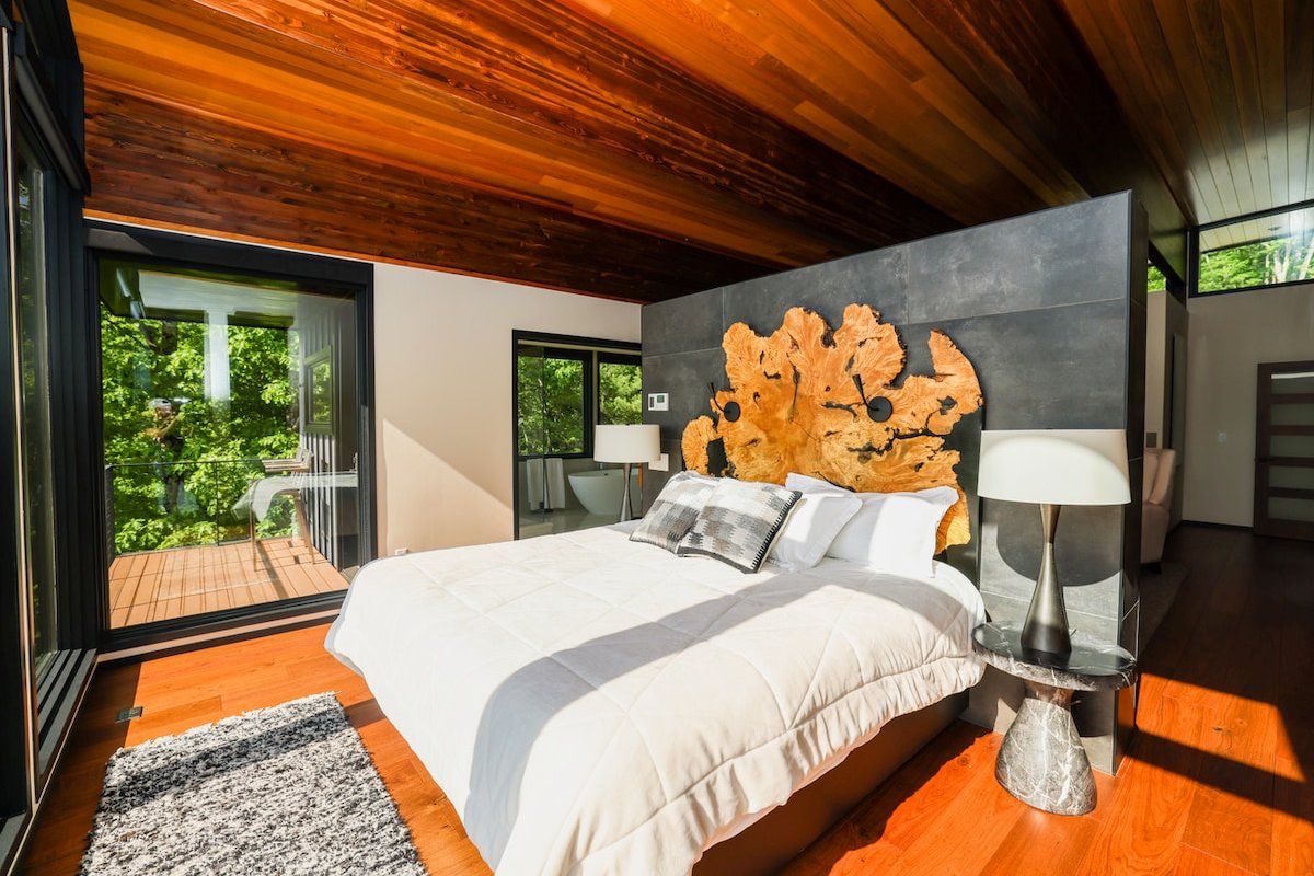 Sunset Falls: A Berkshire Mountain Luxury Retreat gallery image 4