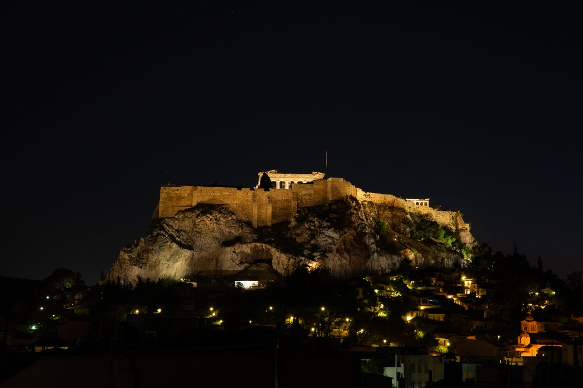 Selini – Topfloor apartment in historical Athens