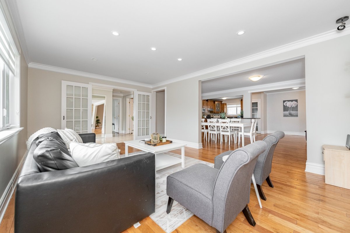 Upscale home near DT & Airport