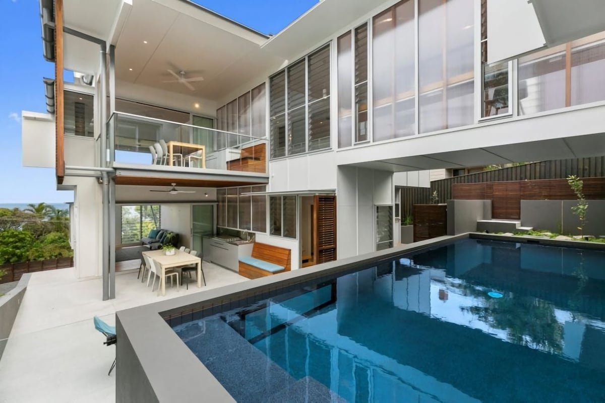 Spectacular Home Stunning Ocean & Headland Views gallery image 2