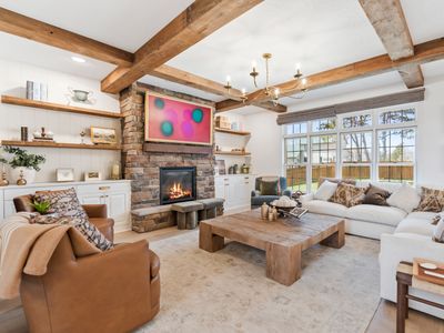 Lux Retreat-Indoor Hot Tub+Sauna+Designer Finishes