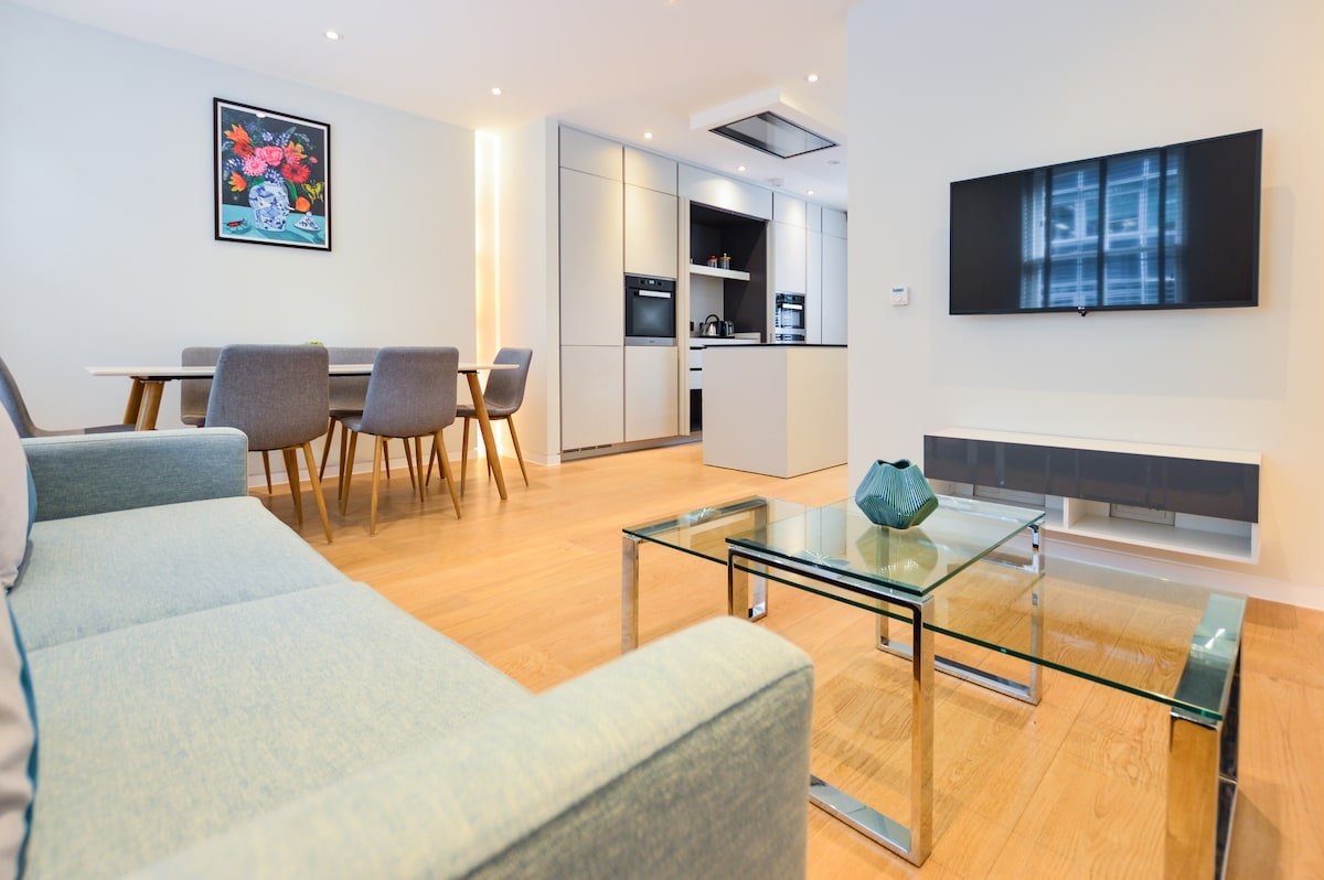 High-End Fitzrovia Triplex gallery image 2