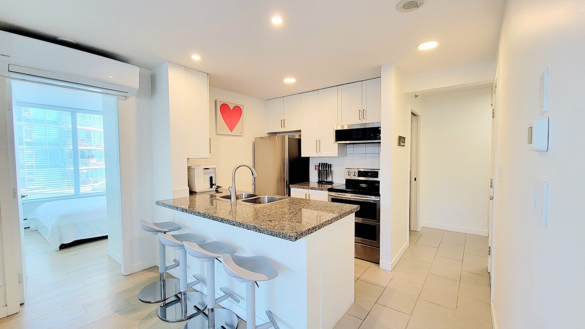 Downtown Spa Oasis : Pool+Gym+Sauna & Hot Tub gallery image 5