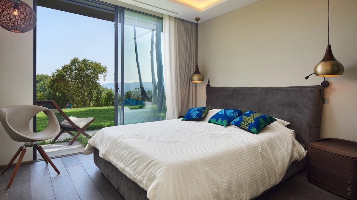 Superb 5-bedroom architect-designed villa gallery image 5