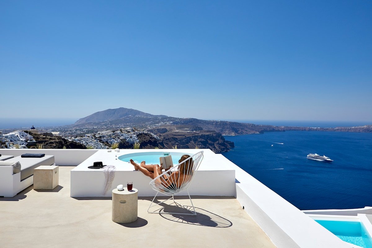 Olia Dome, 2 bedrooms, 2 jacuzzis and volcano view gallery image 2