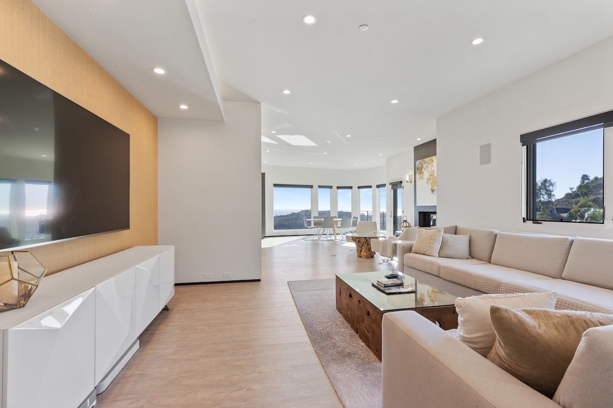 Malibu Canyon | Ocean & Mountain Views + Balcony gallery image 3