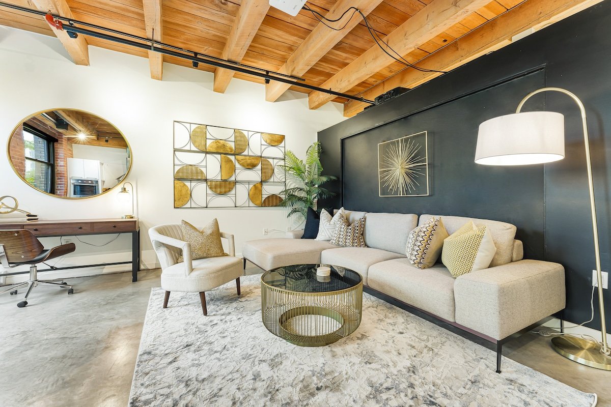 Spacious Gastown Loft | 2Bed | Secure Parking | AC gallery image 2