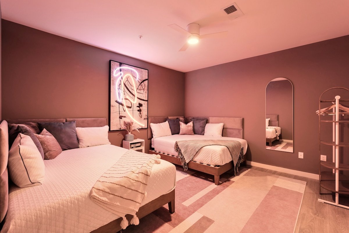 Hyve Vibe in Downtown|Holiday Fireworks gallery image 2