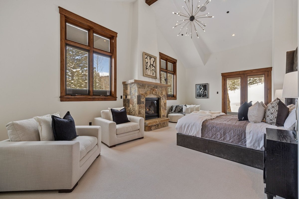 Ski-in luxe chalet – perfect holiday stay deal gallery image 2