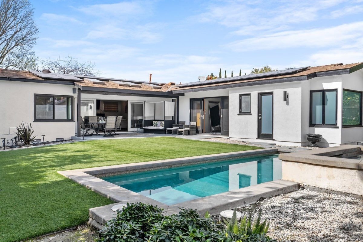 Toluca Lake Getaway Home gallery image 3