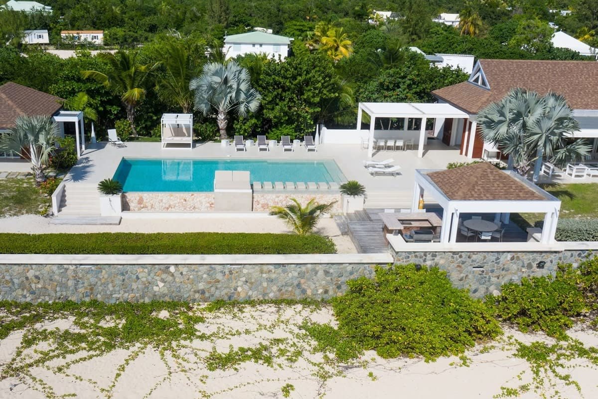 Turtle Nest (4 bedrooms) – Luxury beachfront villa gallery image 3