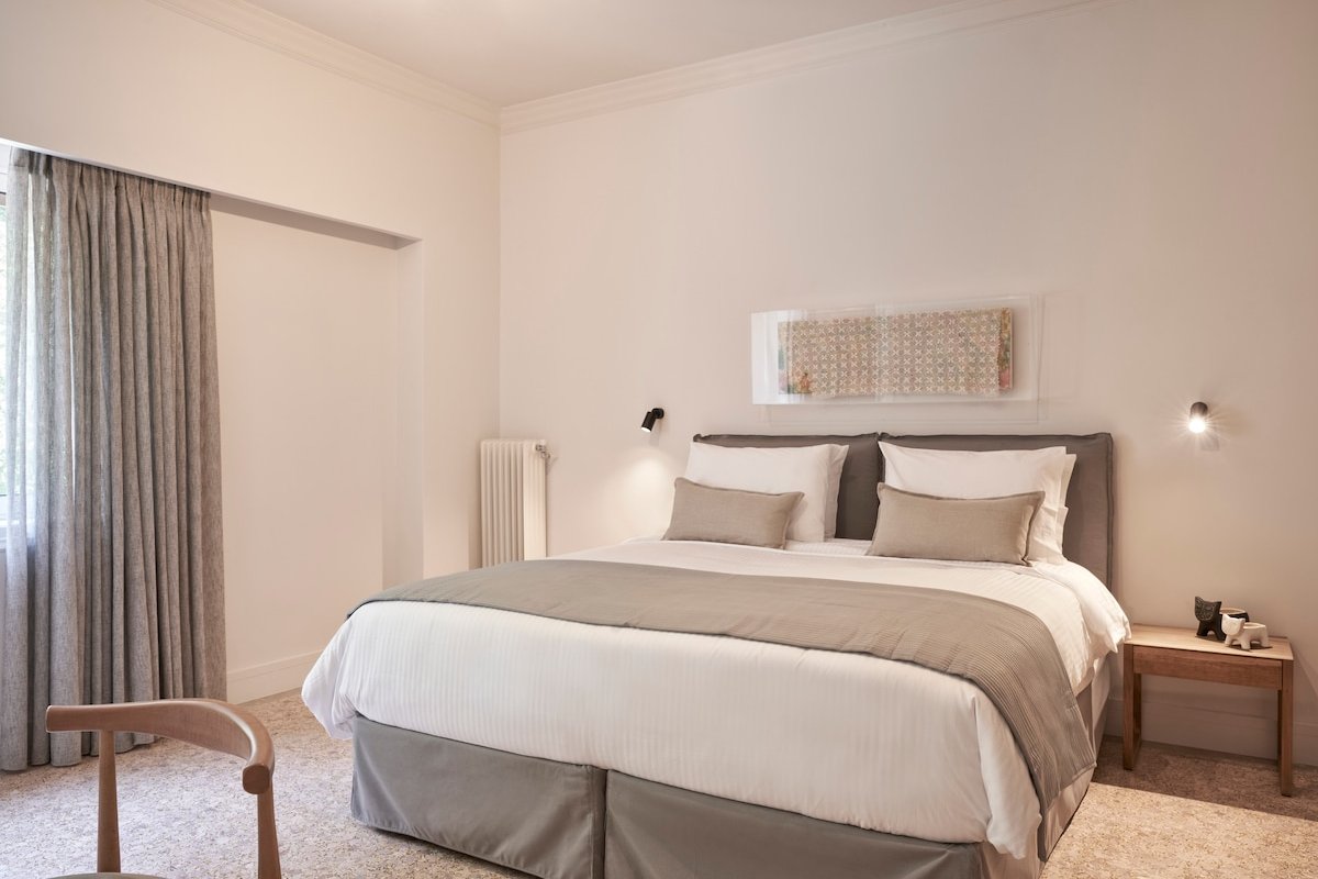 Sleeping next to the Ancient Gods in Koukaki gallery image 5