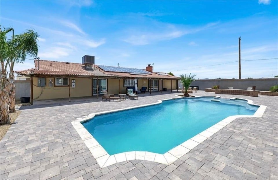 Vegas Staycation Pool+Hot Tub | BBQ | Strip Close gallery image 2