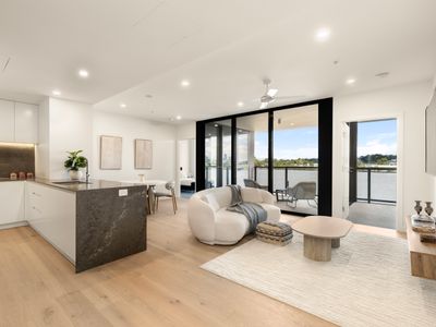 Riverfront Luxe 2Bed Pool Parking