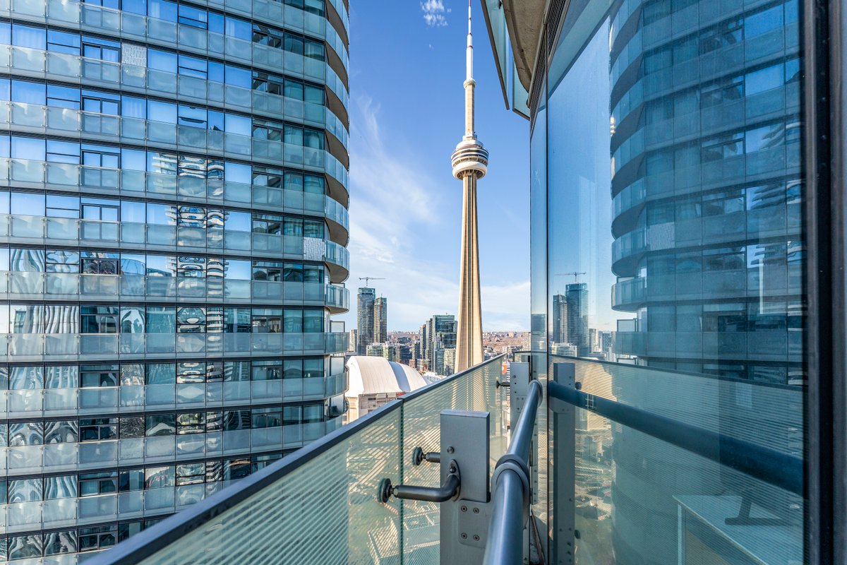 Luxe 2Br + Den Condo | CN Tower