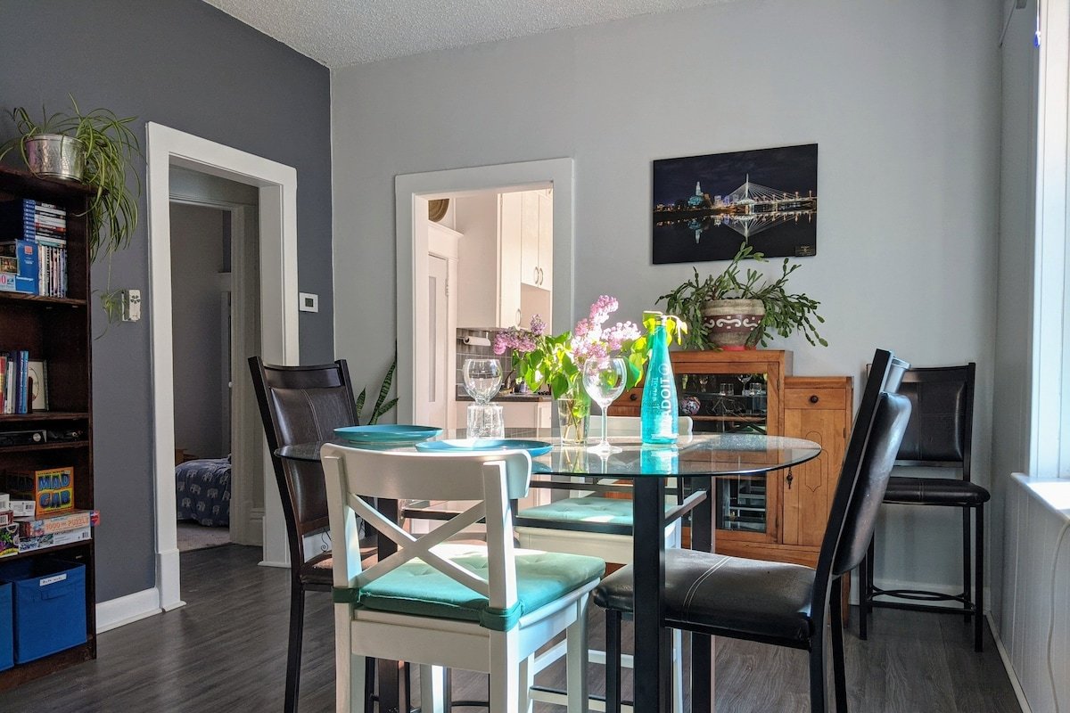 ☀Sunny Character☀7 mins to downtown w fenced yard gallery image 3