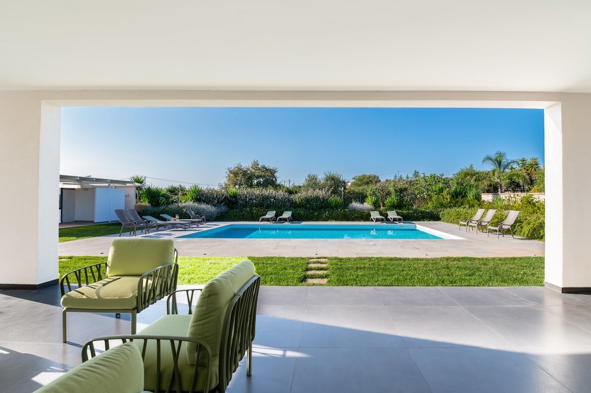 malolù luxury villa gallery image 2