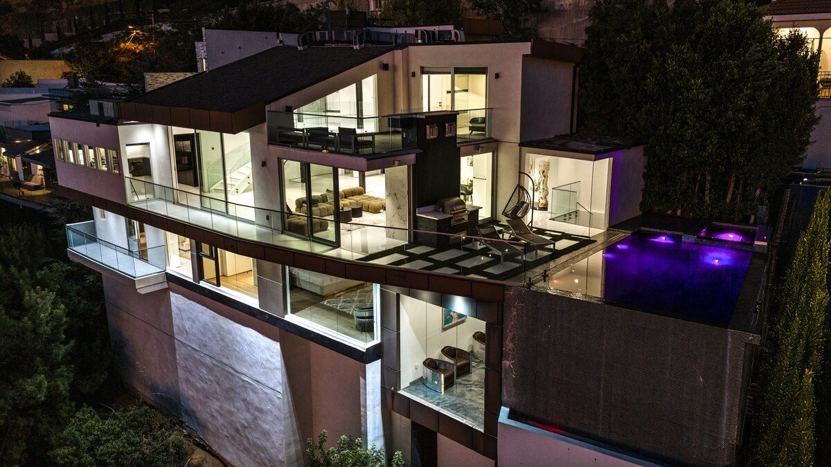 Where is Flame Kiss The fire gallery image 3