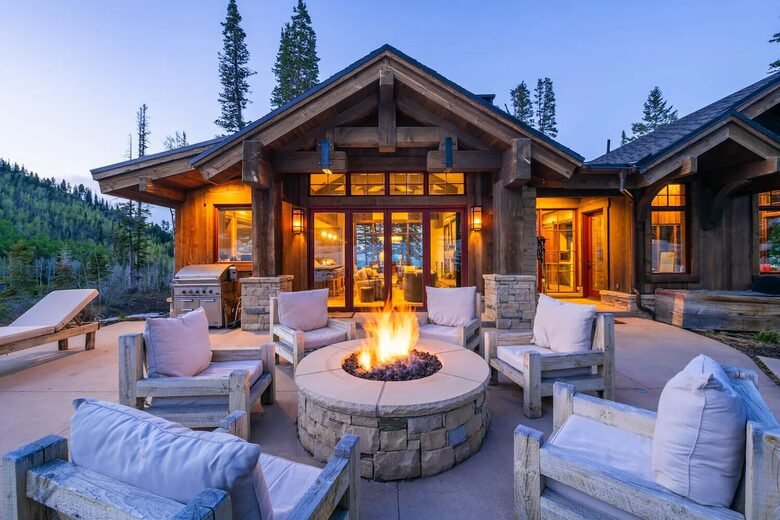 Ski-in/Ski-out Lazy Day Chalet in Park City