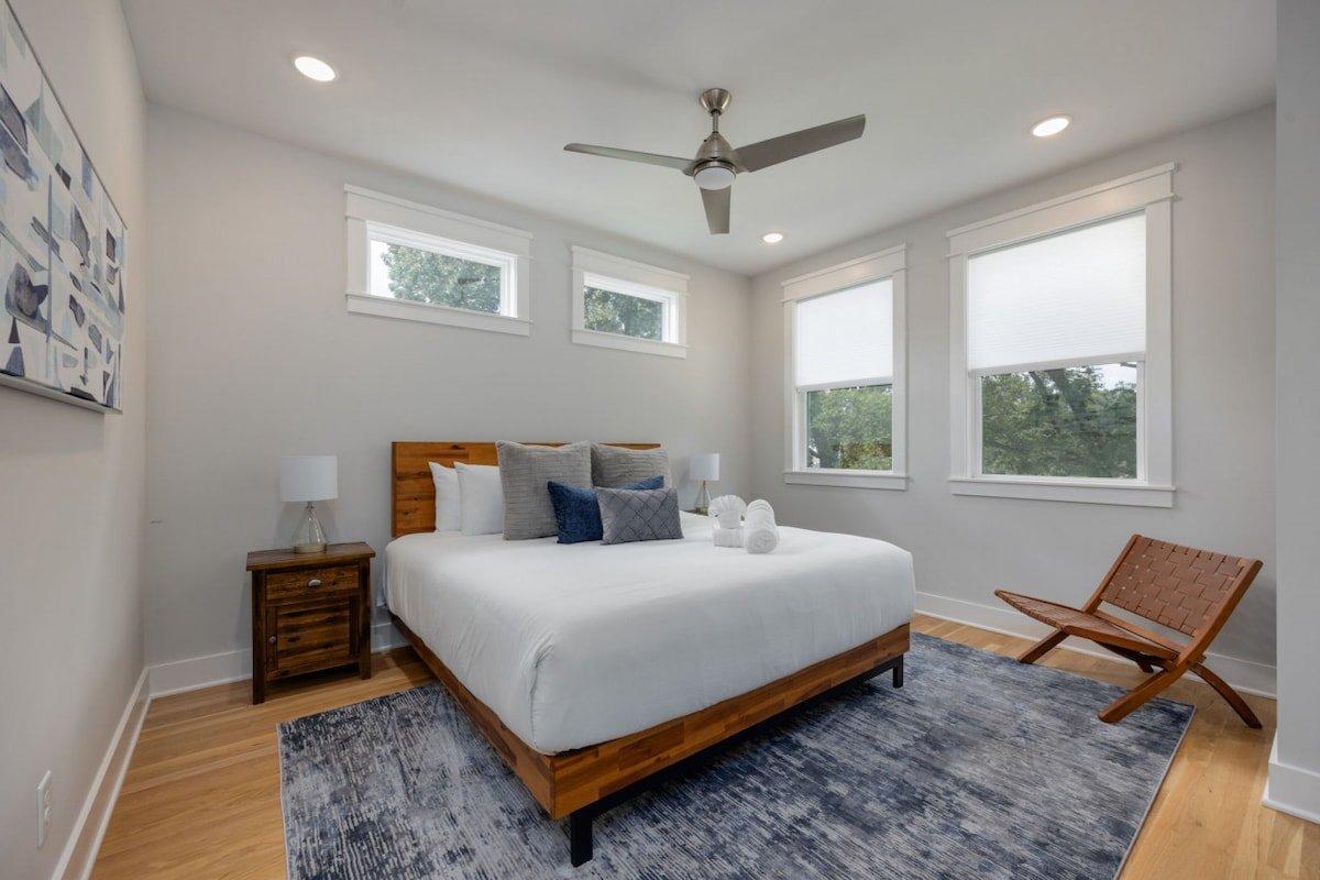 East Oasis | Private Pool + Putting Green gallery image 4