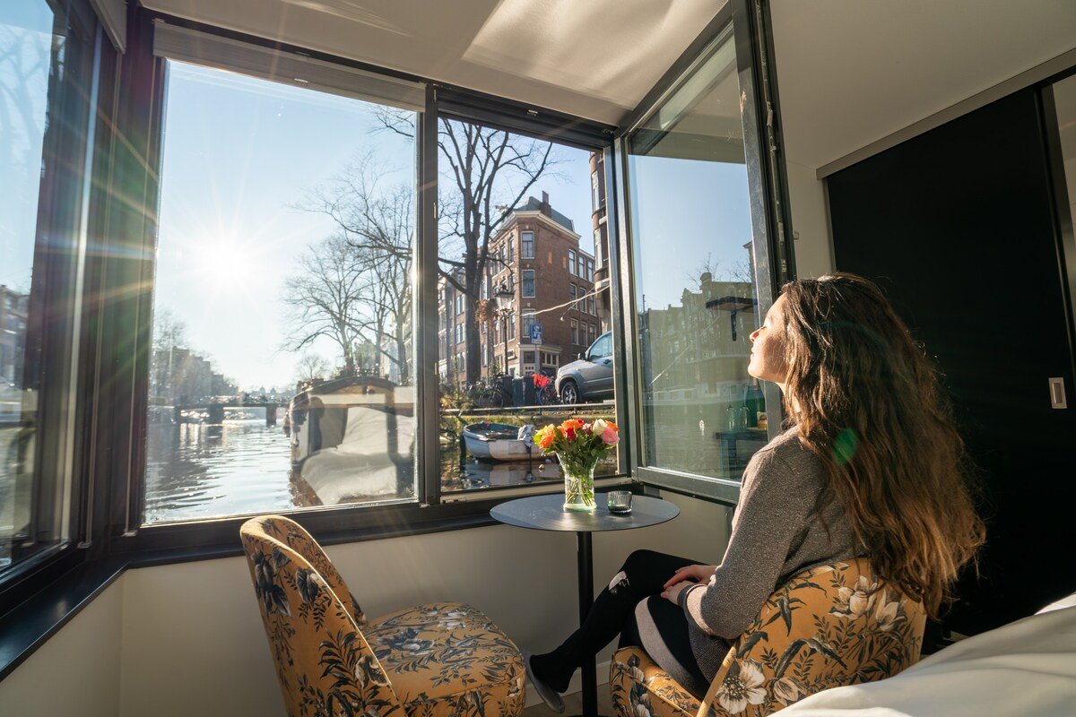 2 Houseboat Suites your Floating Home Experience gallery image 2