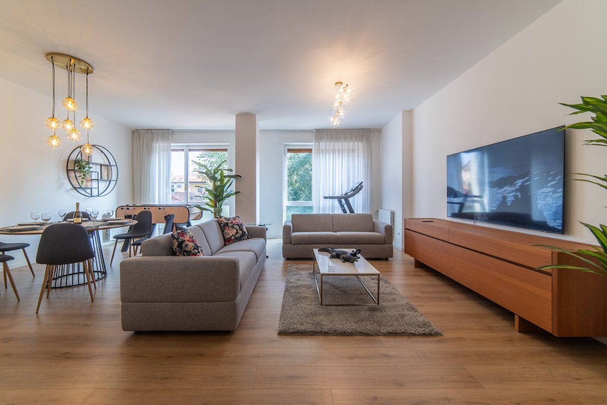 Darsena luxury apartment + private parking, Milan gallery image 2