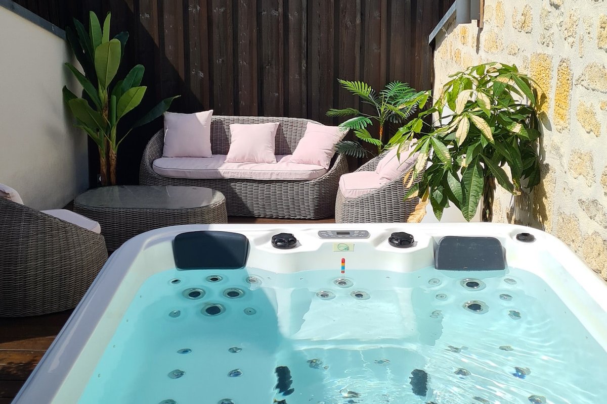 Villa Rousseau – Jacuzzi and Cinema in Bordeaux gallery image 5