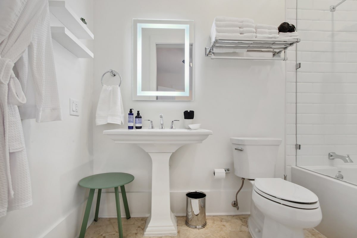 Marigny Boutique Enclave 2BR/3BA W/Pool gallery image 4