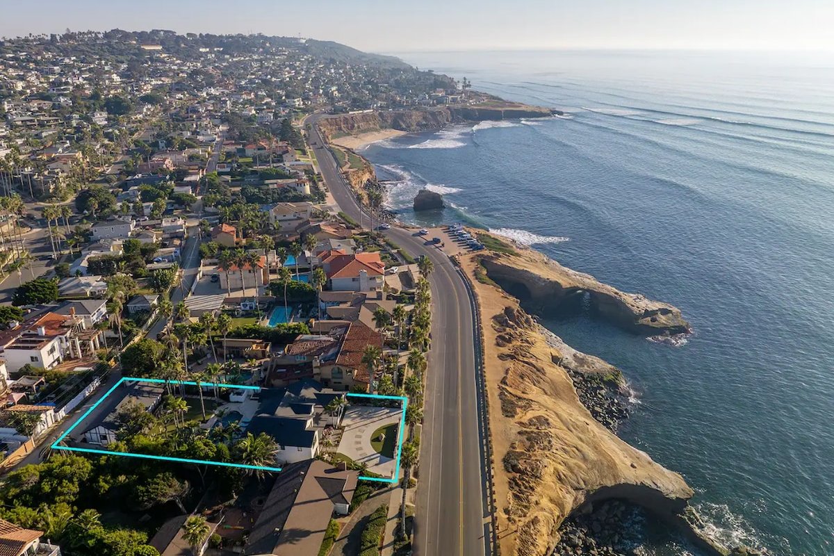 Sunset Cliffs Spectacular Oceanfront Villa gallery image 5