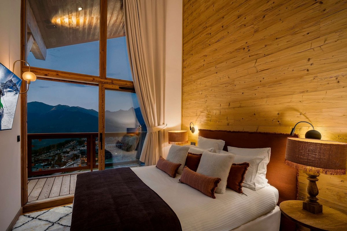 Luxury Penthouse 4BR with Panoramic Views & Garage gallery image 4