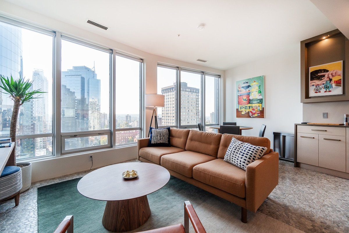 Central Downtown Location + Art + Design + View gallery image 3