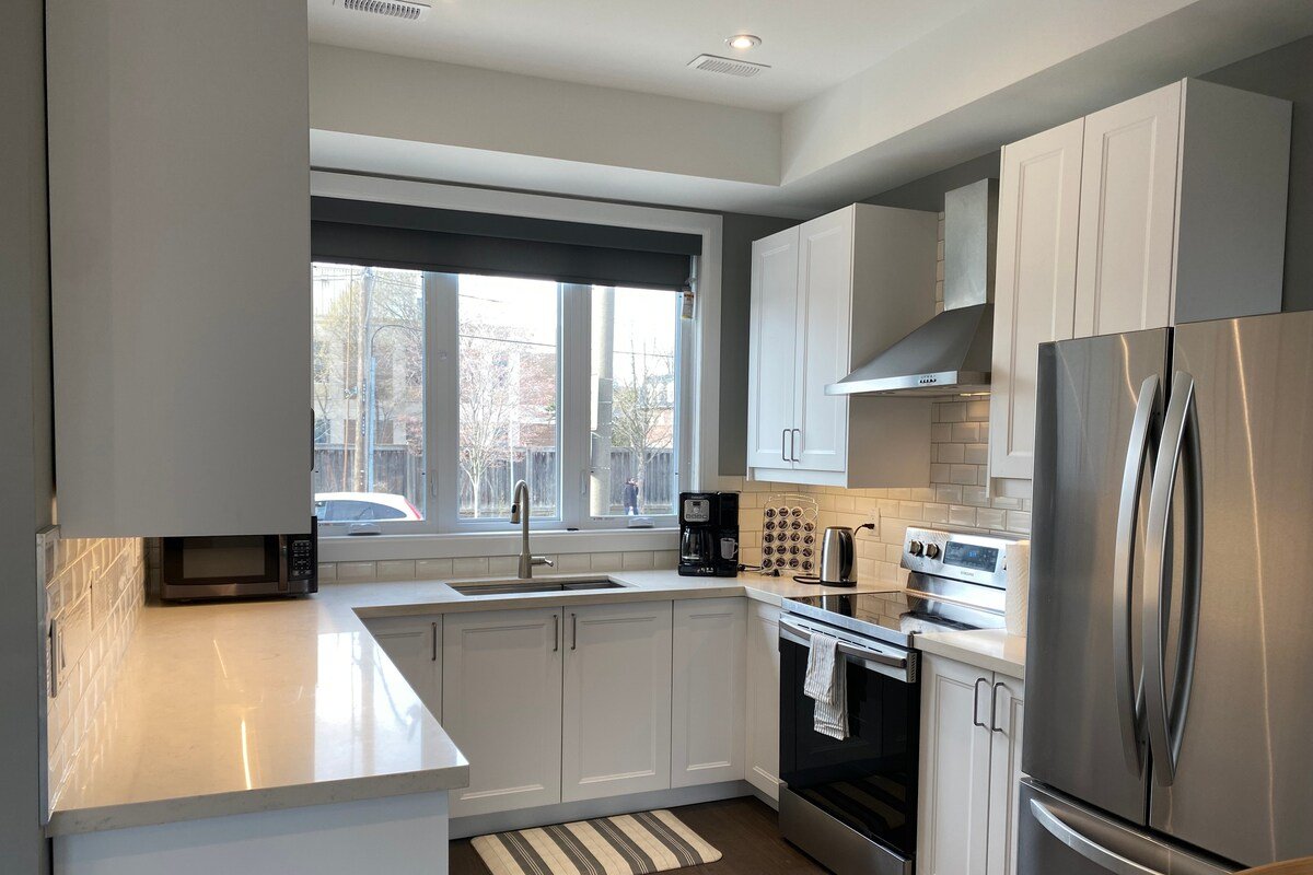 Custom 4Bedroom Home In Upper Beach/Leslieville gallery image 3