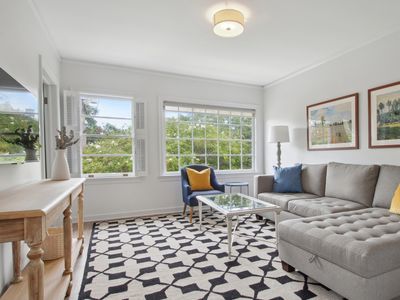 Spacious, 2bed 2bath near Audubon Park & Streetcar