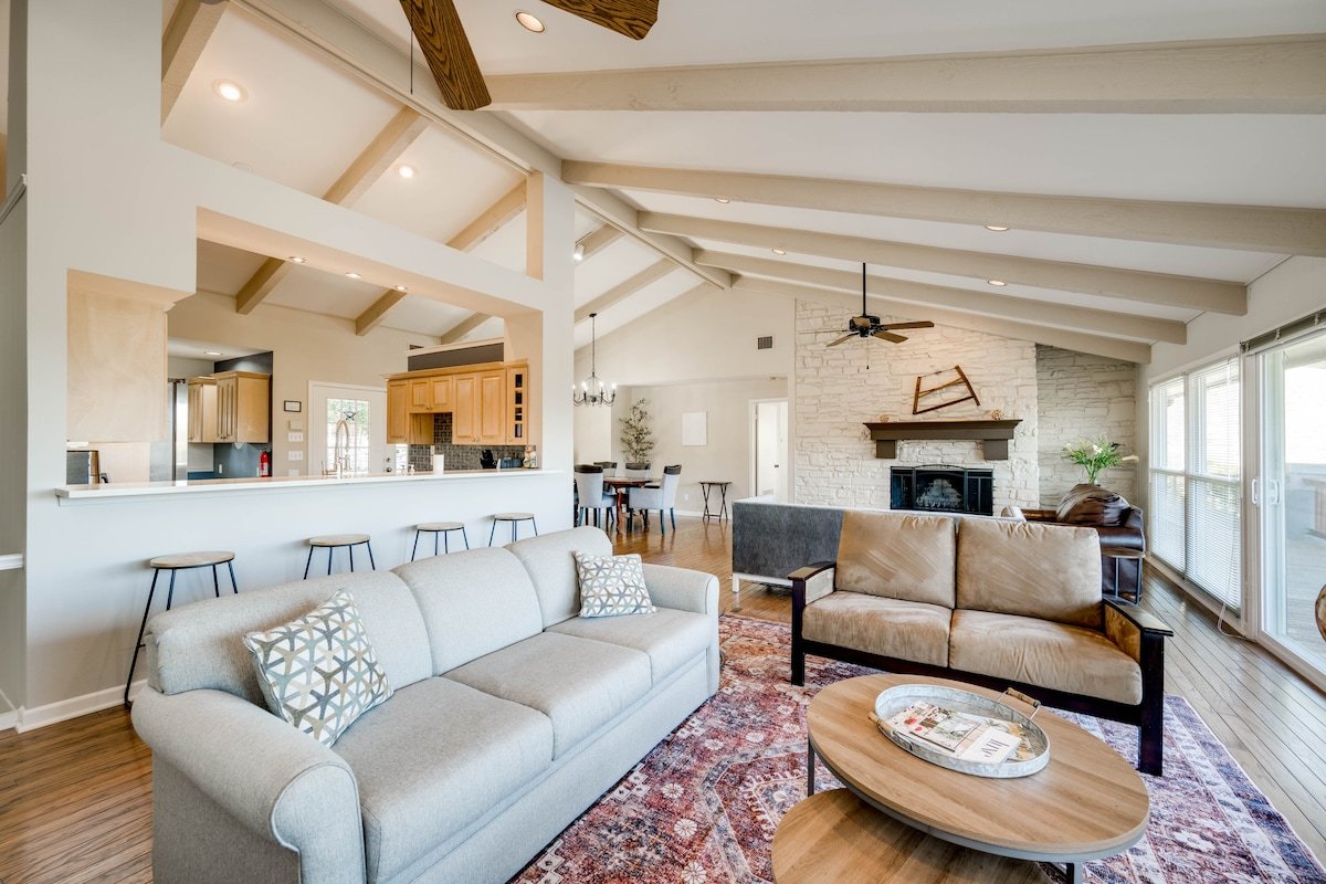 XL Private Home with Gameroom & Yard -Lake Travis gallery image 3