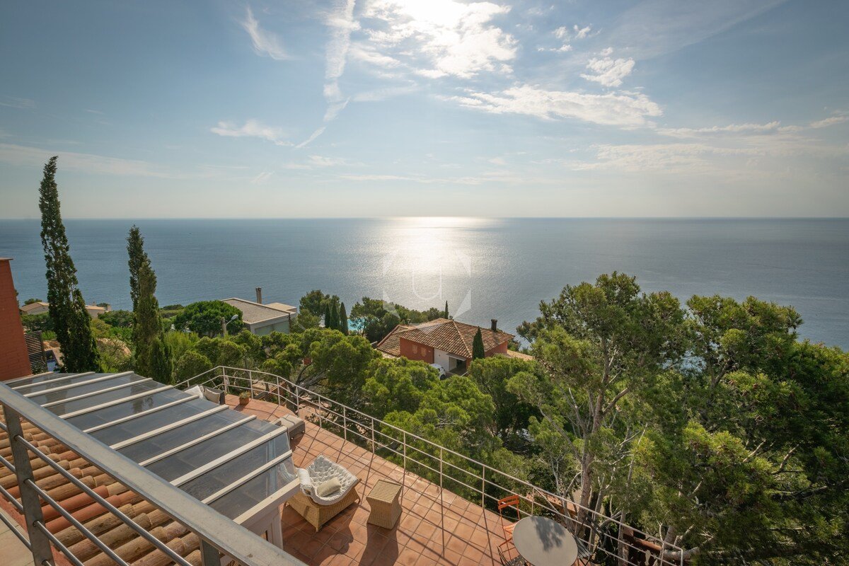 VILLA MIRADOR – Vistas panorámicas y gran jardín gallery image 3