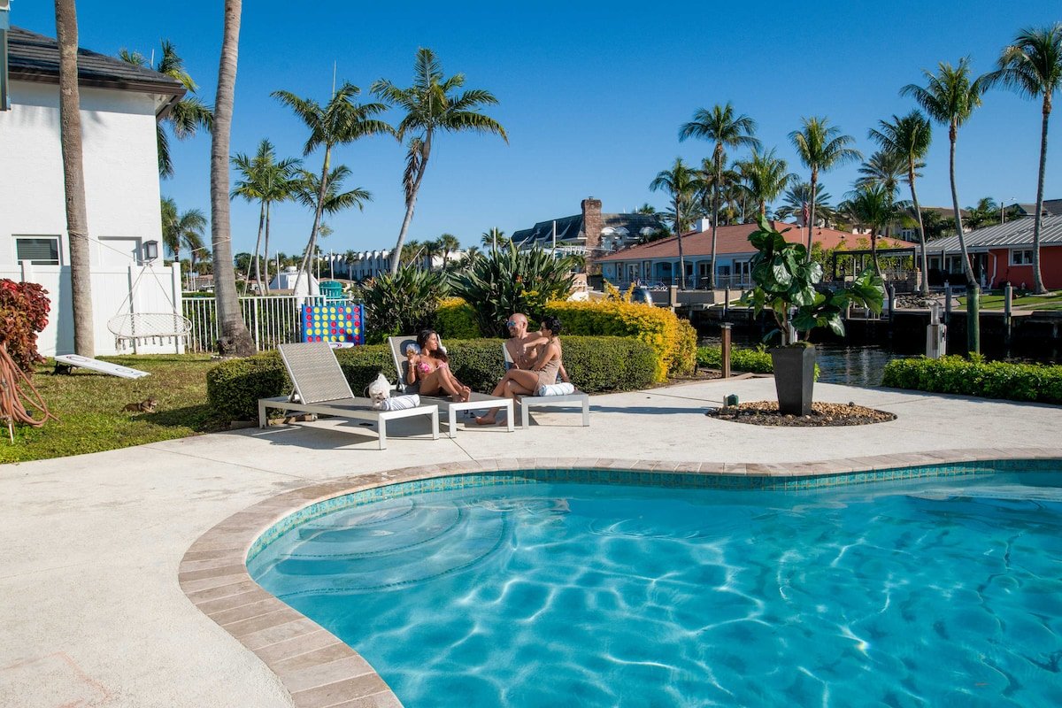 Villa Sunset – Elegant Waterfront 4Bdr w/ Heated P gallery image 3