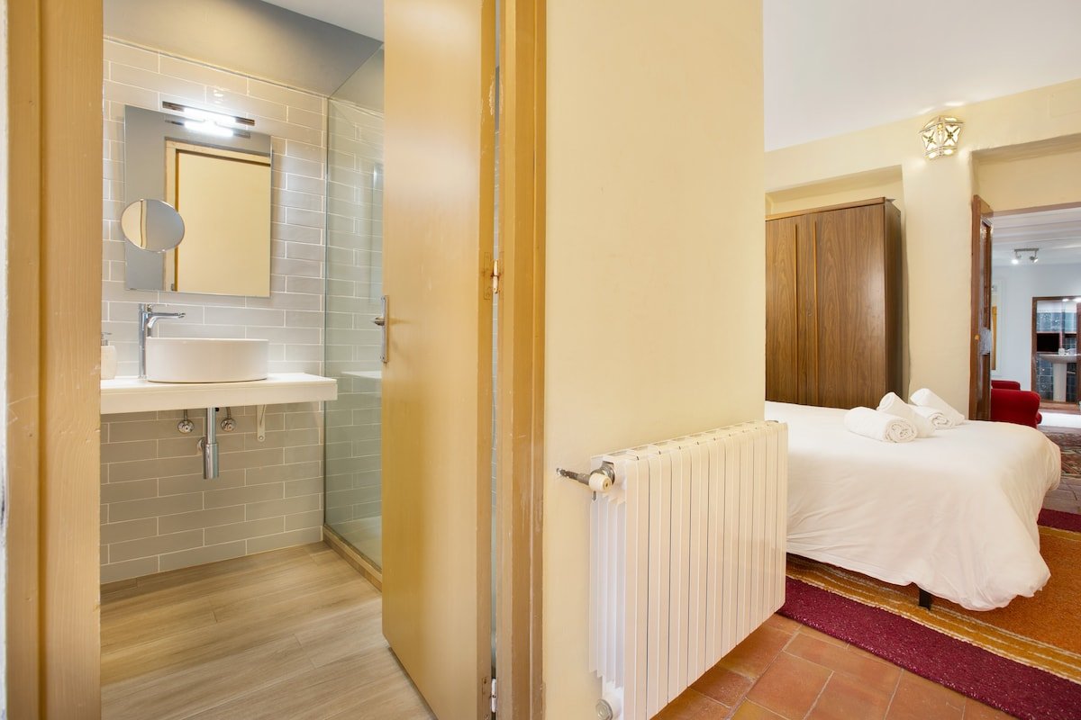 Beaches! Chic, modernized “castle” & apt, with A/C gallery image 5