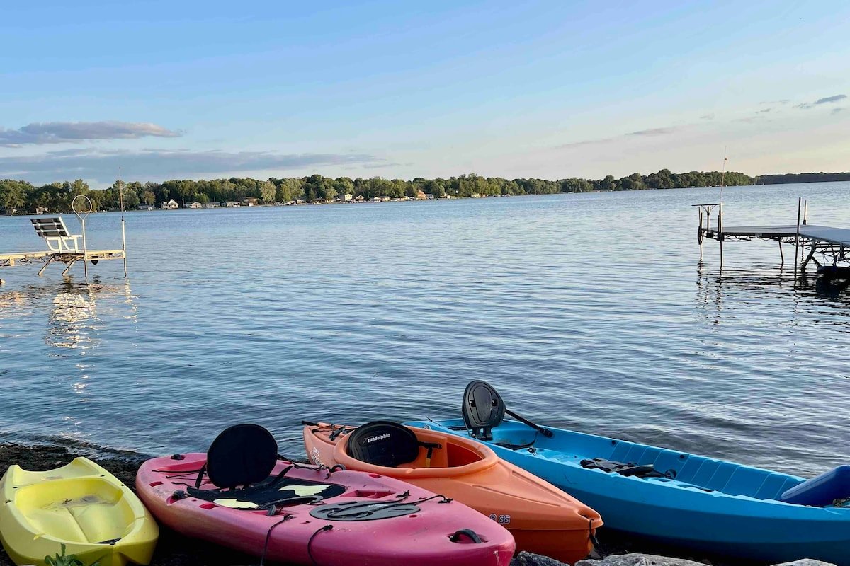 Large lakefront home on very desirable lake! gallery image 4