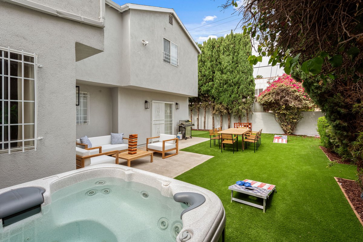 Modern LA 9 Bedroom Family or Big Group Getaway