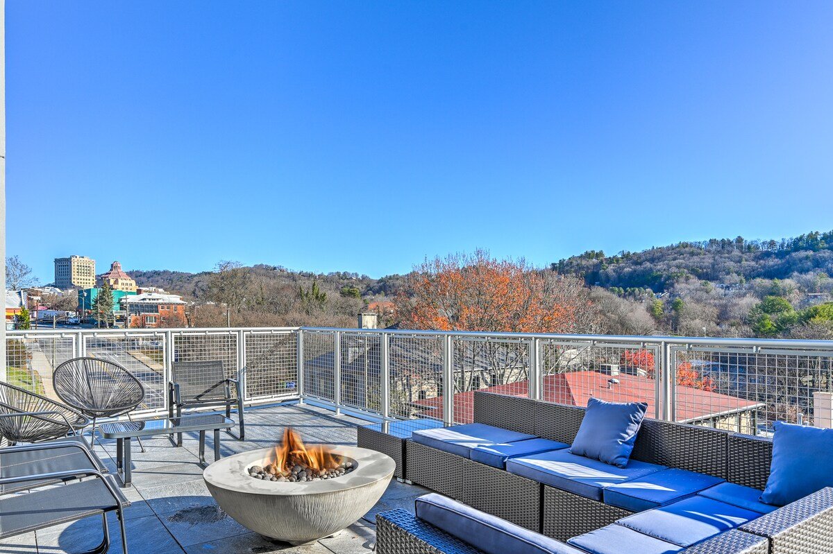 City and Mountain Views with Spacious Balcony gallery image 4