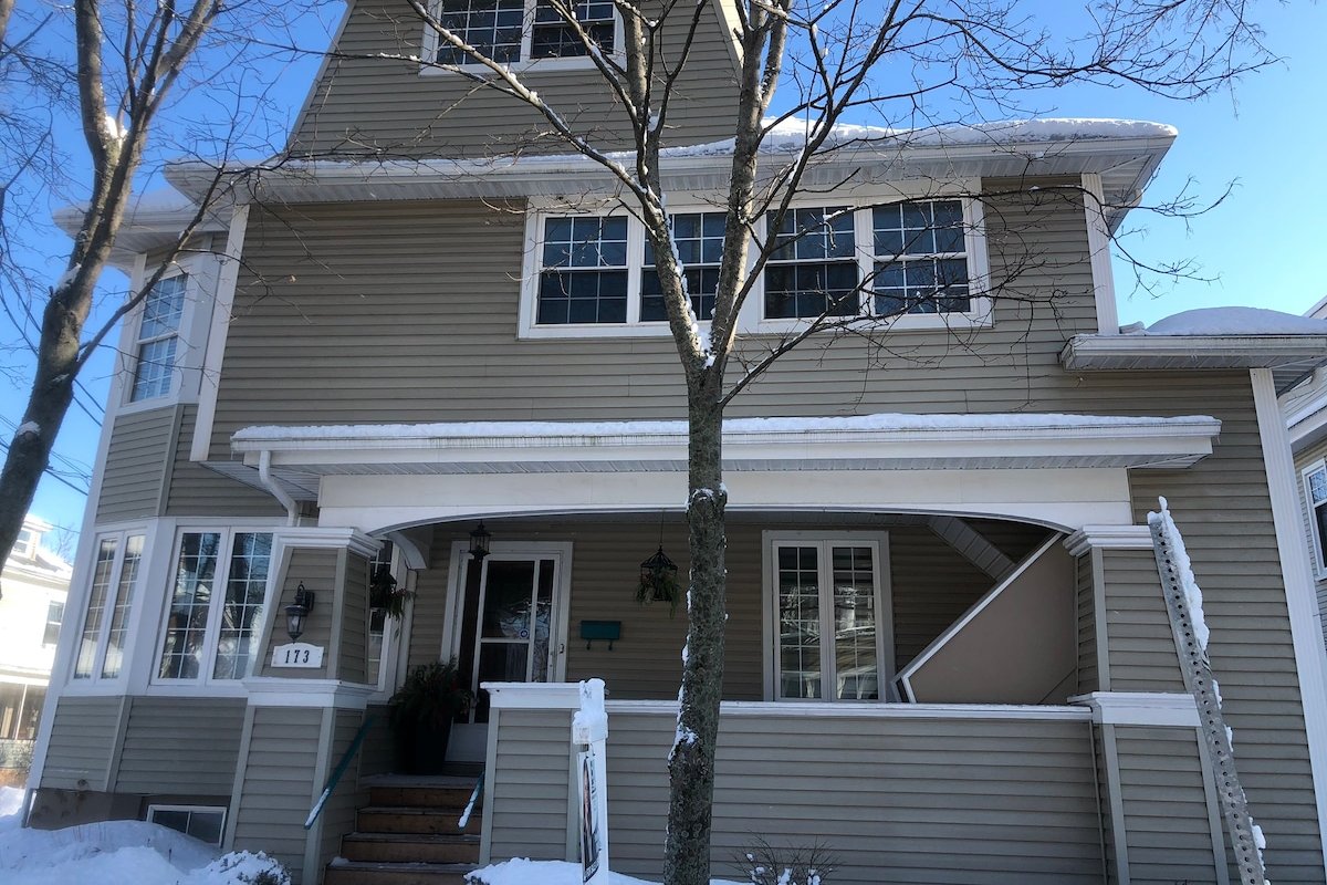 Downtown character 4 bedroom perfect location gallery image 5